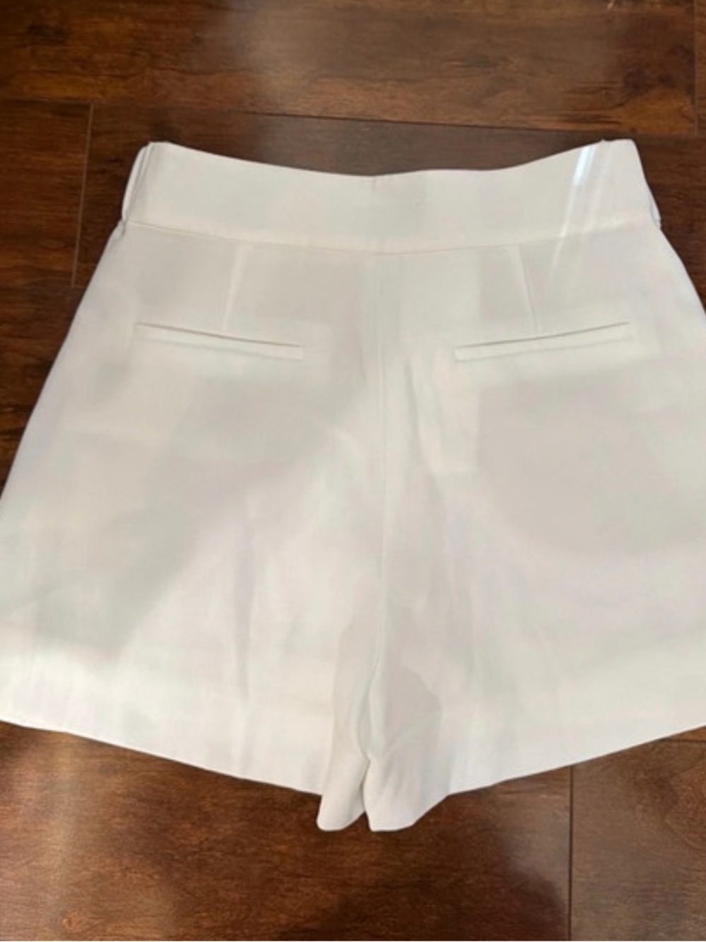 Aritzia Babaton Cream Skort size 2 - Picture 3 of 4